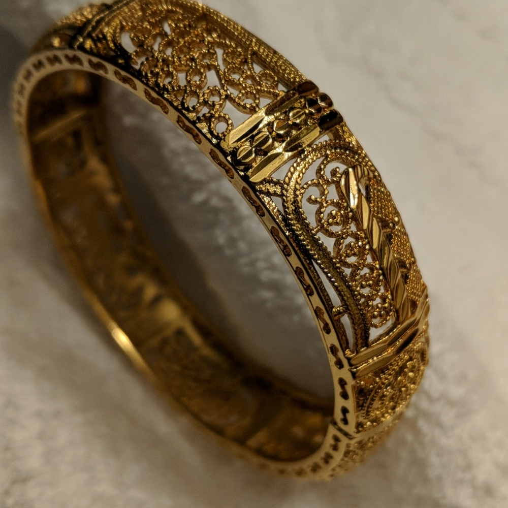 Beautiful bangle - Picture 2 of 6